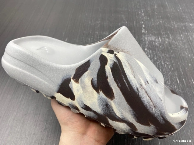 GZ5553 Slide Yeezy Adidas 0711